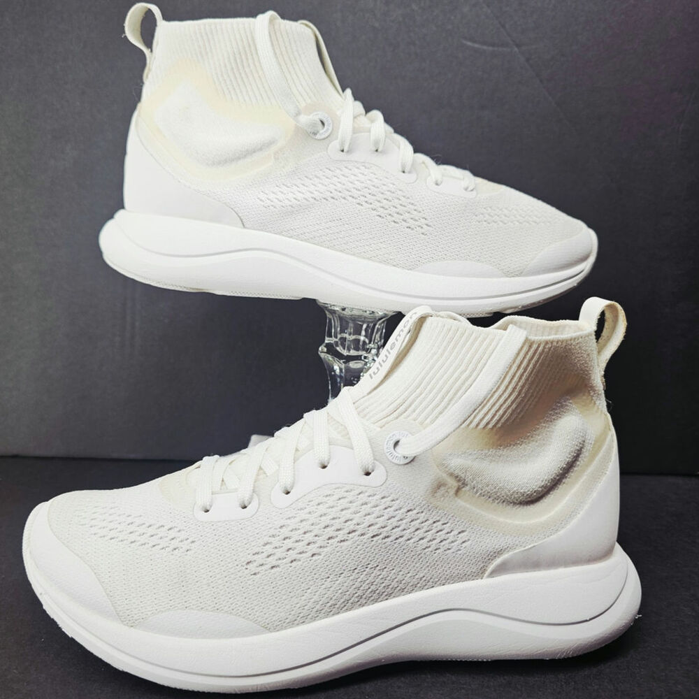 Lululemon Women 5.5 Comfy footwear